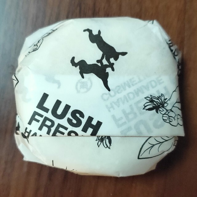 LUSH(ラッシュ)のLUSH シャンプーバー ソークアンドフロート コスメ/美容のヘアケア/スタイリング(シャンプー)の商品写真