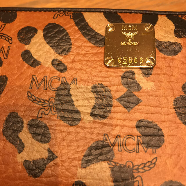 MCM(エムシーエム)の⭐︎緑茶様専用⭐︎MCM 長財布 レオパード柄 レディースのファッション小物(財布)の商品写真