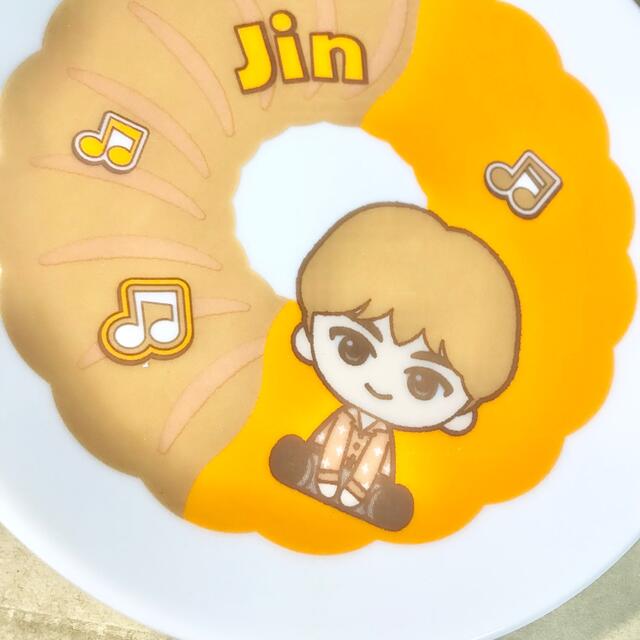 防弾少年団(BTS)(ボウダンショウネンダン)のBTS TinyTAN 一番くじ　ジン　JIN プレートドーナツデザインプレート エンタメ/ホビーのタレントグッズ(アイドルグッズ)の商品写真