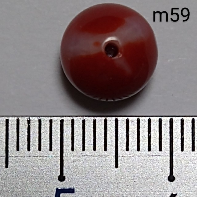 いいね感謝m59 血赤 煌珊瑚 片穴 球 8.7 mm 4.60 ct-