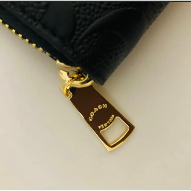 COACH(コーチ)の【新品未使用】COACH コーチ　長財布　ブラック　エンボスドシグネチャー レディースのファッション小物(財布)の商品写真