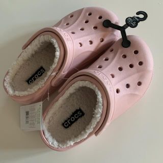 クロックス(crocs)の新品未使用タグ付きクロックス　ボア サンダルボア付き23㎝ピンク(サンダル)