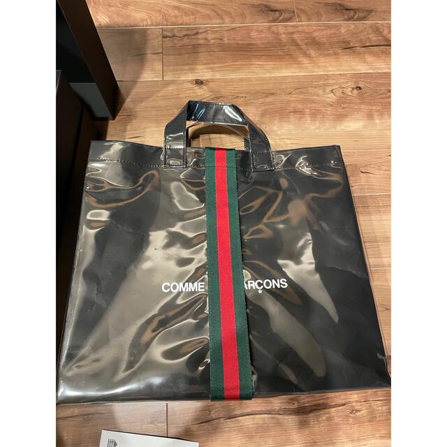 COMME des GARCONS(コムデギャルソン)のCOMME des GARÇONS GUCCI 100周年 PVC トートバッグ メンズのバッグ(トートバッグ)の商品写真