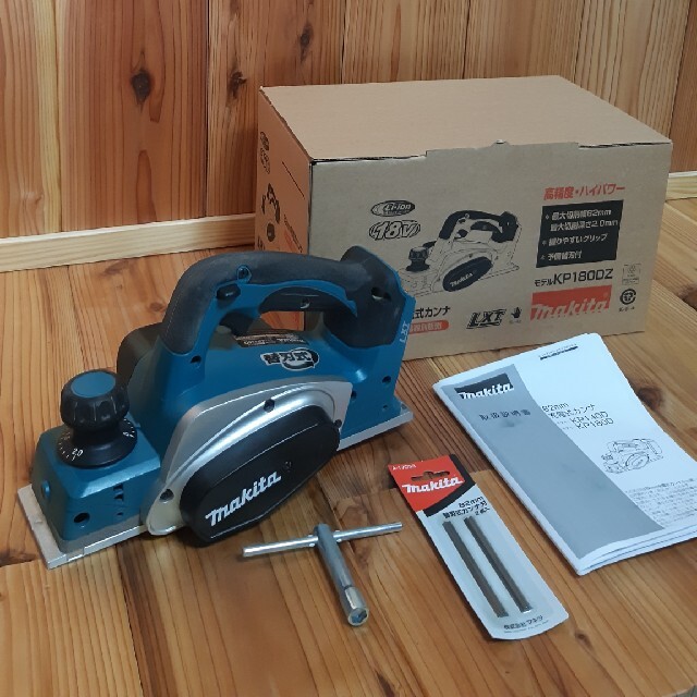 大人気の 新品未使用 makita 18V 電動カンナ KP180DZ マキタ