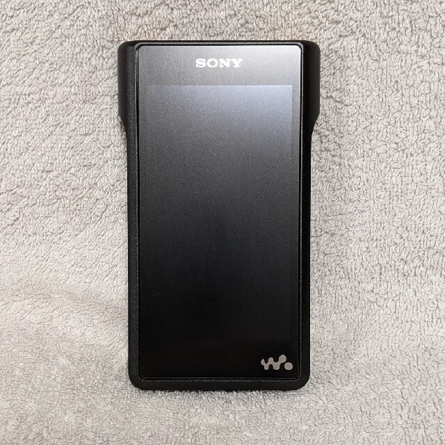 SONY(ソニー)のSONY  ウォークマン  NW-WM1A(B)  ＋ Dignisケース スマホ/家電/カメラのオーディオ機器(ポータブルプレーヤー)の商品写真