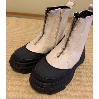 ザラ(ZARA)のZARA キッズブーツ／ホワイト&ブラック(ブーツ)