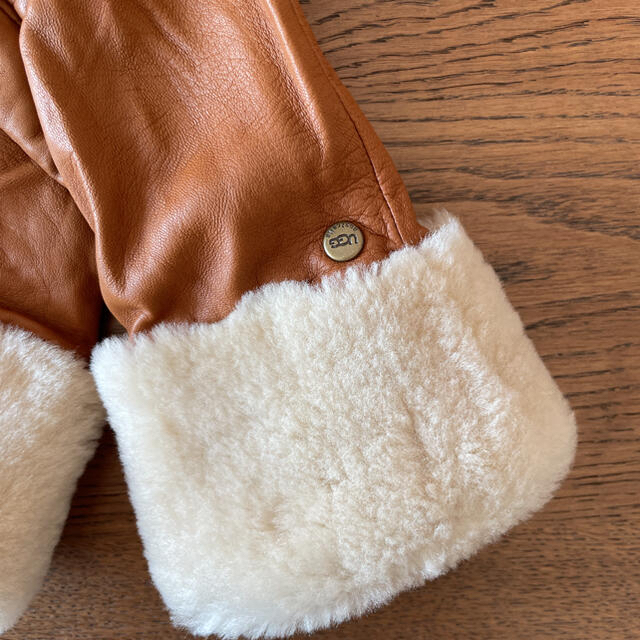 UGG(アグ)のUGG アグ　上質レザーグローブ　ボア　あったか　美品 レディースのファッション小物(手袋)の商品写真