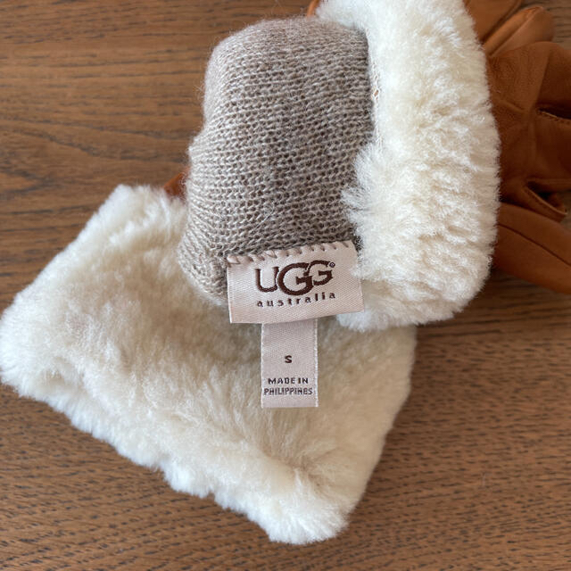 UGG(アグ)のUGG アグ　上質レザーグローブ　ボア　あったか　美品 レディースのファッション小物(手袋)の商品写真