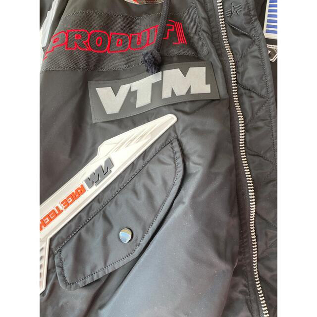OFF-WHITE(オフホワイト)のVETMENTS アルファ レーシング ボンバージャケット メンズのジャケット/アウター(フライトジャケット)の商品写真