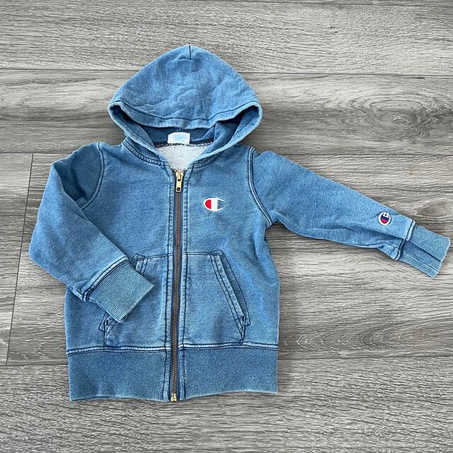 Champion(チャンピオン)のchampionのデニムパーカー キッズ/ベビー/マタニティのキッズ服男の子用(90cm~)(ジャケット/上着)の商品写真