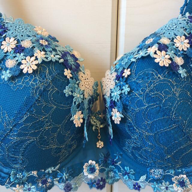 Wing(ウィング)のWing/Wacoal  ウイング/ワコール　レシアージュ　ブラジャー　E75 レディースの下着/アンダーウェア(ブラ)の商品写真