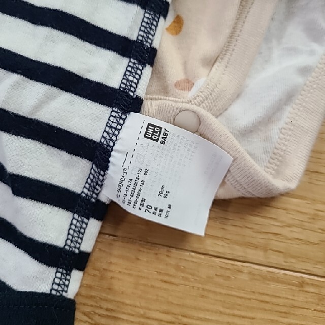 UNIQLO(ユニクロ)のUNIQLO　長袖肌着　ロンパース　70　前開き キッズ/ベビー/マタニティのベビー服(~85cm)(肌着/下着)の商品写真