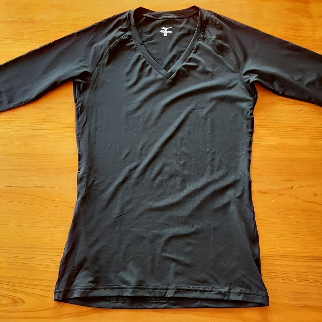 MIZUNO(ミズノ)のスクラブインナー　ミズノ　ブラック　M　七分袖　Vネック メンズのトップス(Tシャツ/カットソー(七分/長袖))の商品写真