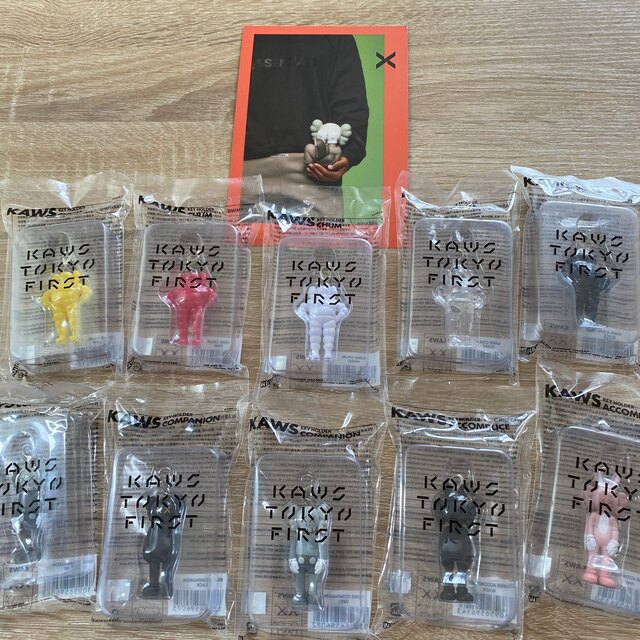 KAWS TOKYO FIRST KEYHOLDER 10種セット キーホルダー