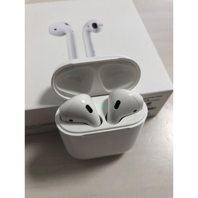 Apple(アップル)のAPPLE AirPods イヤホン MMEF2J/A スマホ/家電/カメラのオーディオ機器(ヘッドフォン/イヤフォン)の商品写真