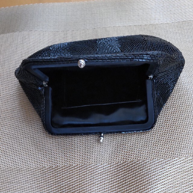 総ビーズ黒のクラッチバッグ がま口タイプ レディースのバッグ(クラッチバッグ)の商品写真