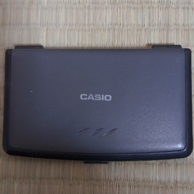 CASIO(カシオ)のカシオコンパクト電卓　CASIO SL-200L インテリア/住まい/日用品のオフィス用品(オフィス用品一般)の商品写真