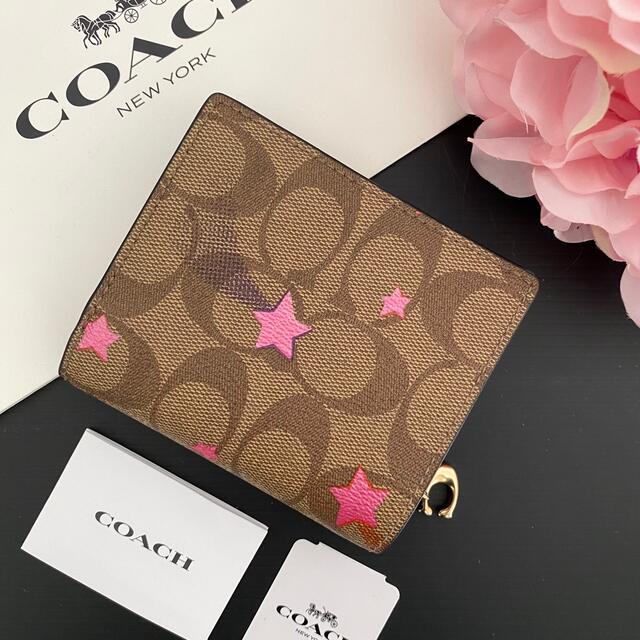 COACH(コーチ)の最新モデル【新品】COACH コーチ★折り財布 カーキ  星柄 スター レディースのファッション小物(財布)の商品写真