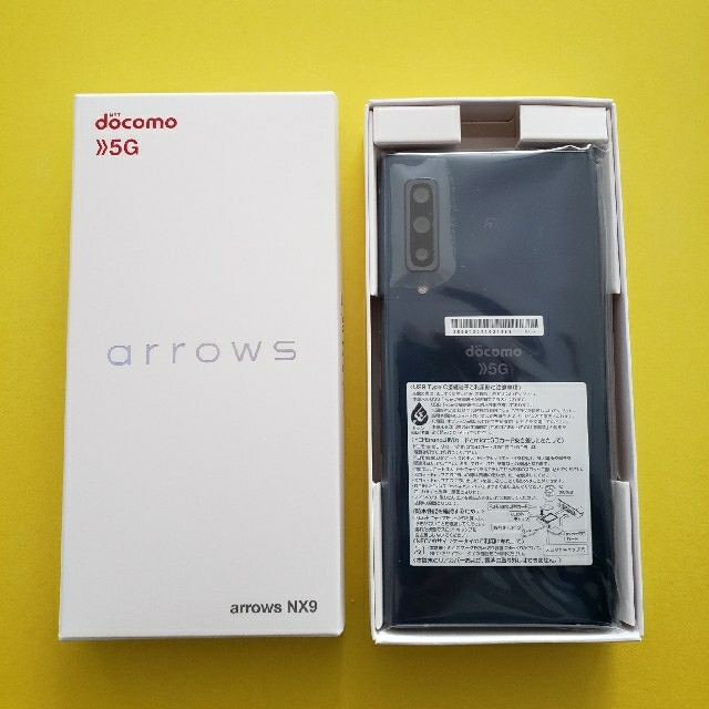 arrows(アローズ)のARROWS NX9 F-52A 5G docomo ネイビー 新品未使用 スマホ/家電/カメラのスマートフォン/携帯電話(スマートフォン本体)の商品写真