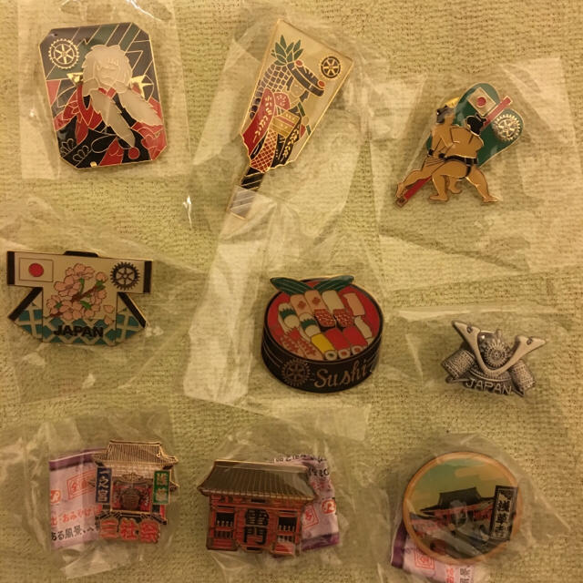 日本のお土産 ピンズ 29個 エンタメ/ホビーのコレクション(その他)の商品写真