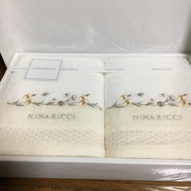 NINA RICCI(ニナリッチ)のNINA  RICCI 新品タオルセット インテリア/住まい/日用品の日用品/生活雑貨/旅行(タオル/バス用品)の商品写真