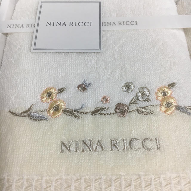 NINA RICCI(ニナリッチ)のNINA  RICCI 新品タオルセット インテリア/住まい/日用品の日用品/生活雑貨/旅行(タオル/バス用品)の商品写真