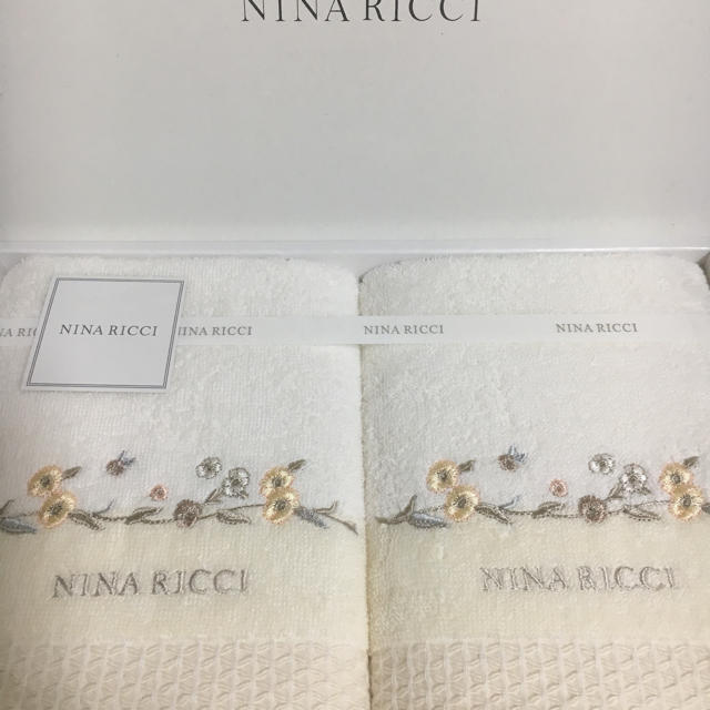 NINA RICCI(ニナリッチ)のNINA  RICCI 新品タオルセット インテリア/住まい/日用品の日用品/生活雑貨/旅行(タオル/バス用品)の商品写真