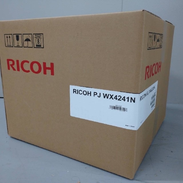 RICOH(リコー)のRICOH PJ WX4241N 超単焦点プロジェクター(新品・未使用品) スマホ/家電/カメラのテレビ/映像機器(プロジェクター)の商品写真