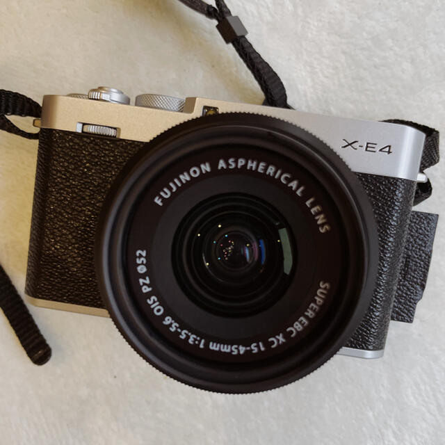 FUJIFILM X-E4 シルバー　レンズキット