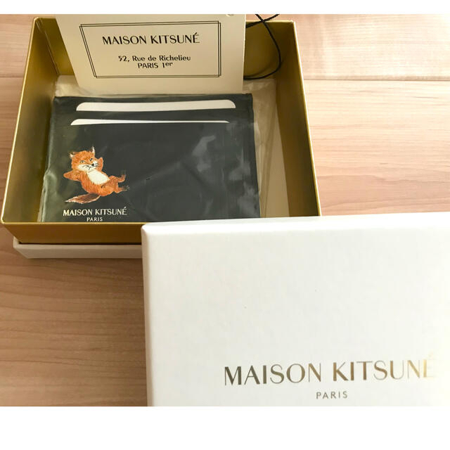 MAISON KITSUNE'(メゾンキツネ)のMAISON KITSUNÉ メゾンキツネ カードケース ドキュメントホルダー レディースのファッション小物(名刺入れ/定期入れ)の商品写真