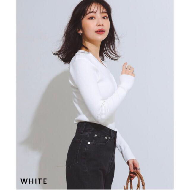 ZARA(ザラ)の新品タグ付☆basement online 襟付きVネックニットトップス/白 レディースのトップス(ニット/セーター)の商品写真