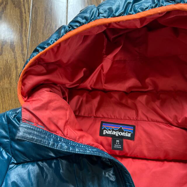 patagonia(パタゴニア)のパタゴニア　ダウン　120cm  XS  再値下げしました‼︎ 早い者勝ち⭐︎ キッズ/ベビー/マタニティのキッズ服男の子用(90cm~)(ジャケット/上着)の商品写真