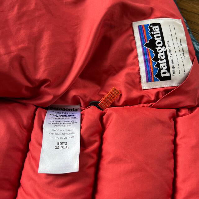 patagonia(パタゴニア)のパタゴニア　ダウン　120cm  XS  再値下げしました‼︎ 早い者勝ち⭐︎ キッズ/ベビー/マタニティのキッズ服男の子用(90cm~)(ジャケット/上着)の商品写真