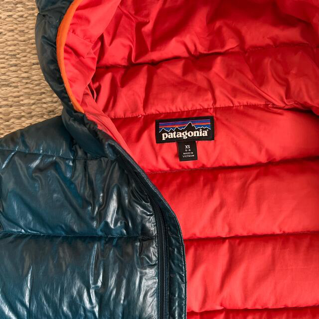 patagonia(パタゴニア)のパタゴニア　ダウン　120cm  XS  再値下げしました‼︎ 早い者勝ち⭐︎ キッズ/ベビー/マタニティのキッズ服男の子用(90cm~)(ジャケット/上着)の商品写真