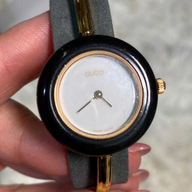 Gucci(グッチ)のグッチ 時計 チェンジベゼル バングル クオーツ ゴールド  レディースのファッション小物(腕時計)の商品写真