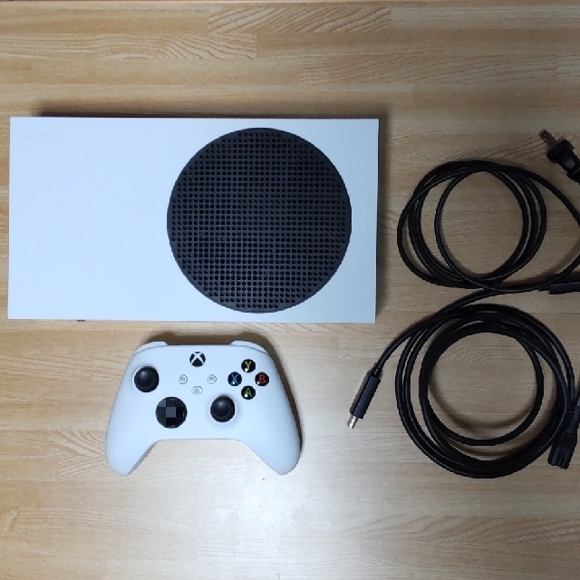 Xbox(エックスボックス)の中古　Xbox Series S RRS-00015 エンタメ/ホビーのゲームソフト/ゲーム機本体(家庭用ゲーム機本体)の商品写真