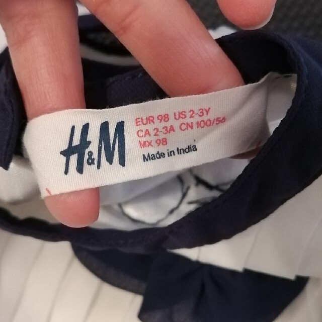 H&M(エイチアンドエム)のH＆M プリーツワンピース キッズ/ベビー/マタニティのキッズ服女の子用(90cm~)(ワンピース)の商品写真