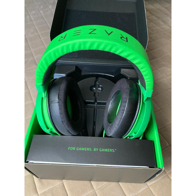 LAZER(レイザー)のゲーミングヘッドセット Razer レイザー  スマホ/家電/カメラのオーディオ機器(ヘッドフォン/イヤフォン)の商品写真