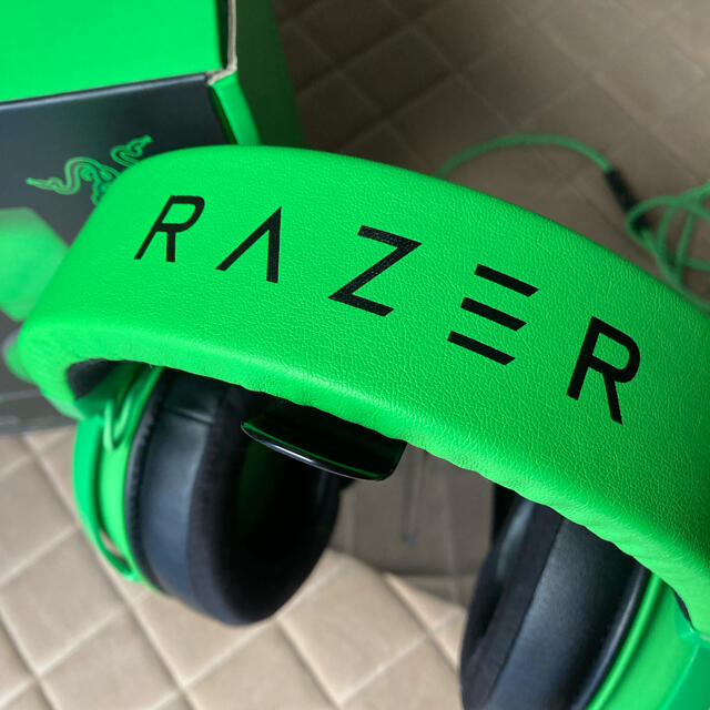 LAZER(レイザー)のゲーミングヘッドセット Razer レイザー  スマホ/家電/カメラのオーディオ機器(ヘッドフォン/イヤフォン)の商品写真