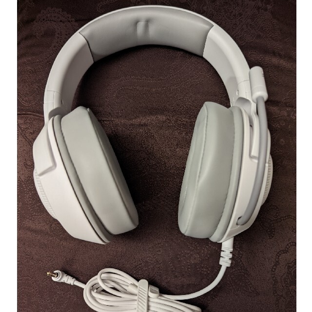 Razer Kraken ゲーミングヘッドセット ホワイト スマホ/家電/カメラのオーディオ機器(ヘッドフォン/イヤフォン)の商品写真