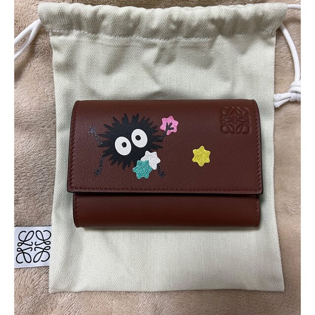 訳あり ロエベ ススワタリ バーティカル ウォレット 千と千尋の神隠し