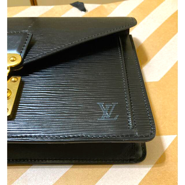 LOUIS VUITTON(ルイヴィトン)のルイヴィトン　エピ黒　セカンドバック メンズのバッグ(セカンドバッグ/クラッチバッグ)の商品写真