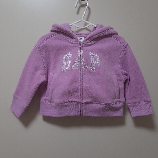 babyGAP(ベビーギャップ)のbabyGAP　フリースパーカー　パープル　90size キッズ/ベビー/マタニティのキッズ服女の子用(90cm~)(ジャケット/上着)の商品写真