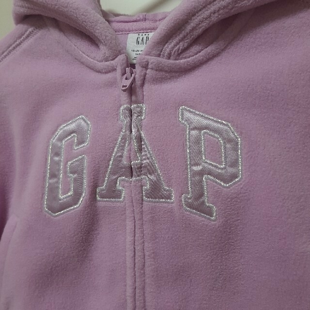 babyGAP(ベビーギャップ)のbabyGAP　フリースパーカー　パープル　90size キッズ/ベビー/マタニティのキッズ服女の子用(90cm~)(ジャケット/上着)の商品写真