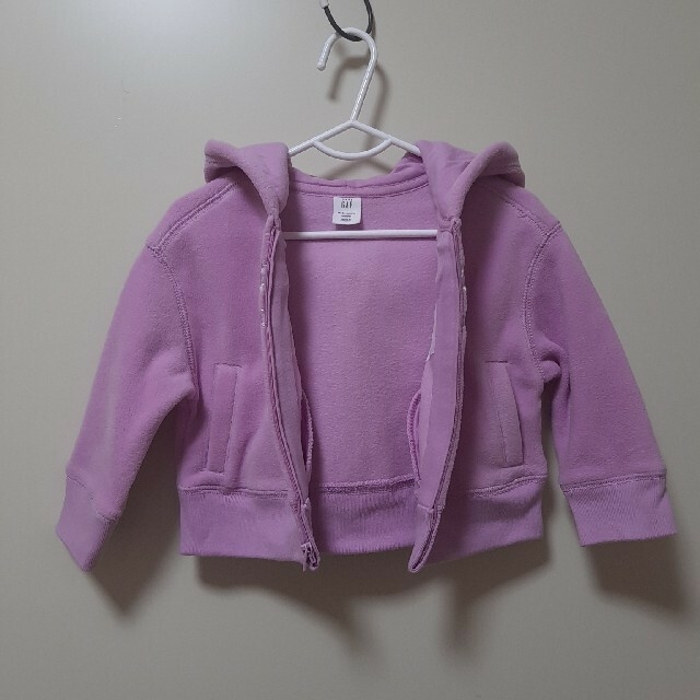 babyGAP(ベビーギャップ)のbabyGAP　フリースパーカー　パープル　90size キッズ/ベビー/マタニティのキッズ服女の子用(90cm~)(ジャケット/上着)の商品写真