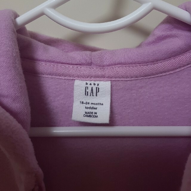 babyGAP(ベビーギャップ)のbabyGAP　フリースパーカー　パープル　90size キッズ/ベビー/マタニティのキッズ服女の子用(90cm~)(ジャケット/上着)の商品写真