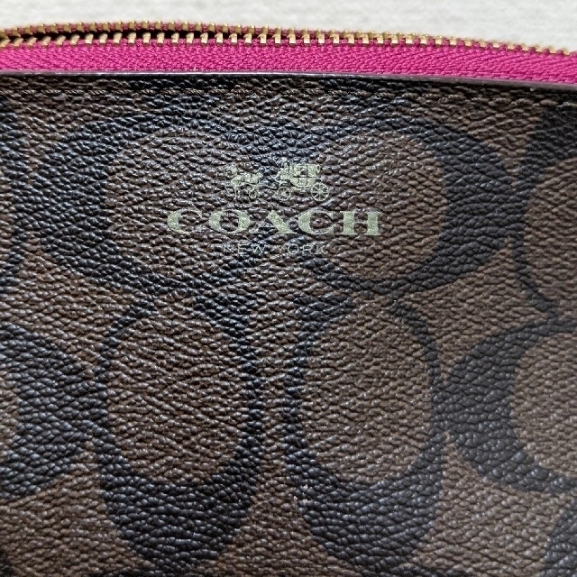 COACH(コーチ)のコーチ　ポーチ　新品未使用 レディースのファッション小物(ポーチ)の商品写真