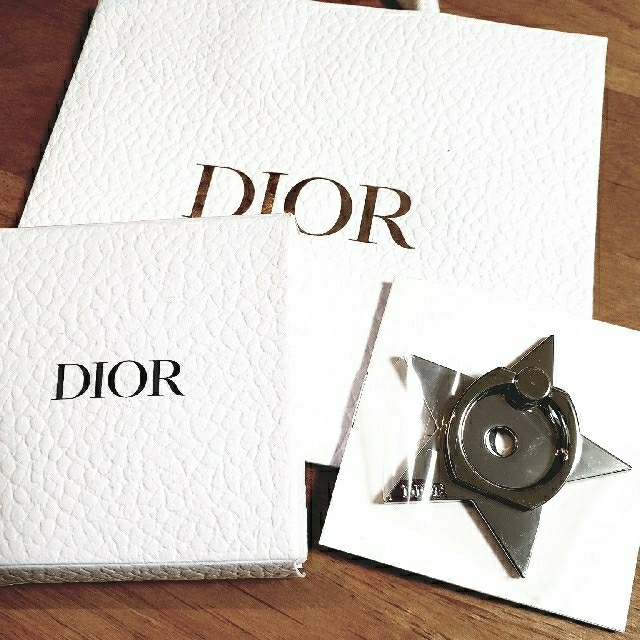 Dior(ディオール)の【新品未使用】Dior　スマホリング スマホ/家電/カメラのスマホアクセサリー(その他)の商品写真