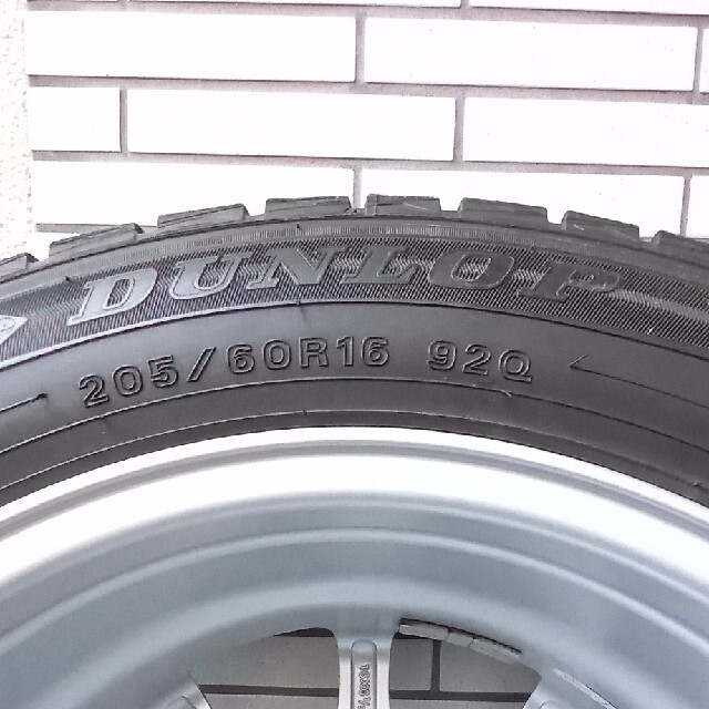 DUNLOP(ダンロップ)のお値下げ送料込ダンロップスタッドレス(2019年製)205/60R16 ＋アルミ 自動車/バイクの自動車(タイヤ・ホイールセット)の商品写真