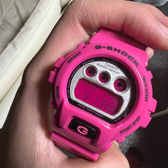 G-SHOCK(ジーショック)のG-SHOCK　DW-6900CS-4JF クレイジーカラー ピンク メンズの時計(腕時計(デジタル))の商品写真